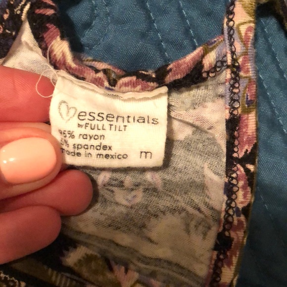 🐘Pattern Crop Top🐘 - Picture 3 of 3